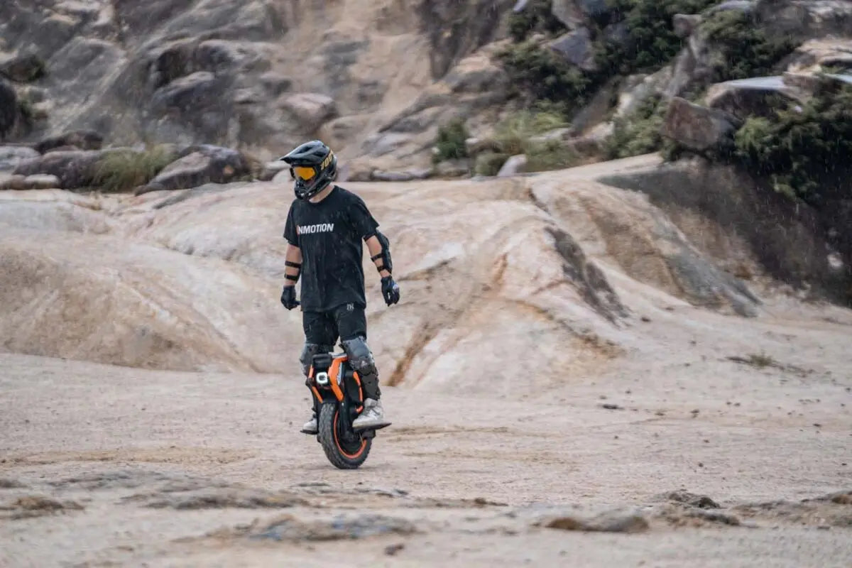 Original INMOTION Adventure V14 Electric Unicycle 70km/h Speed 134V 2400Wh 50S Battery Motor C40 9000W High Torque EUC Unicycle